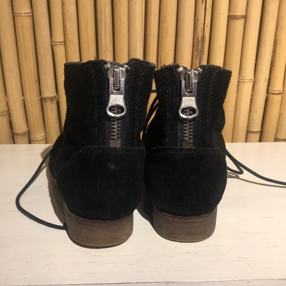 Steve Madden Lace Up Chelsea Black Suede Boot - Size 6 - Picture 5 of 7